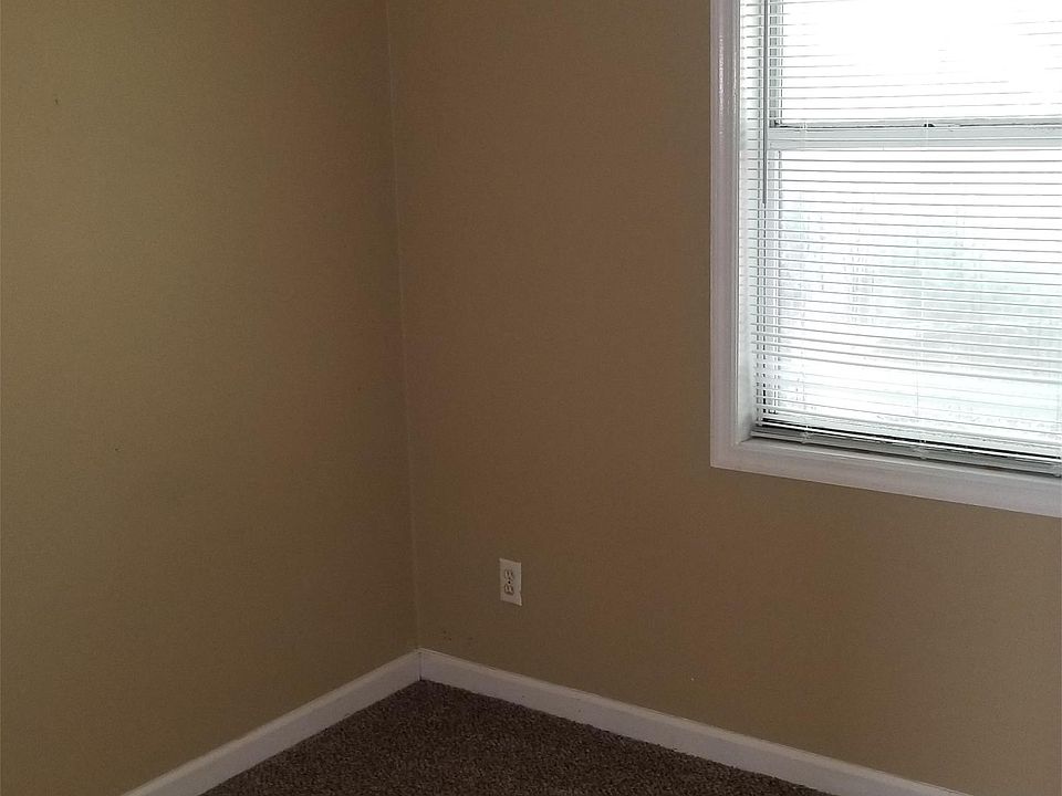 2nd image of 2124 Valley Oaks Dr SE #1