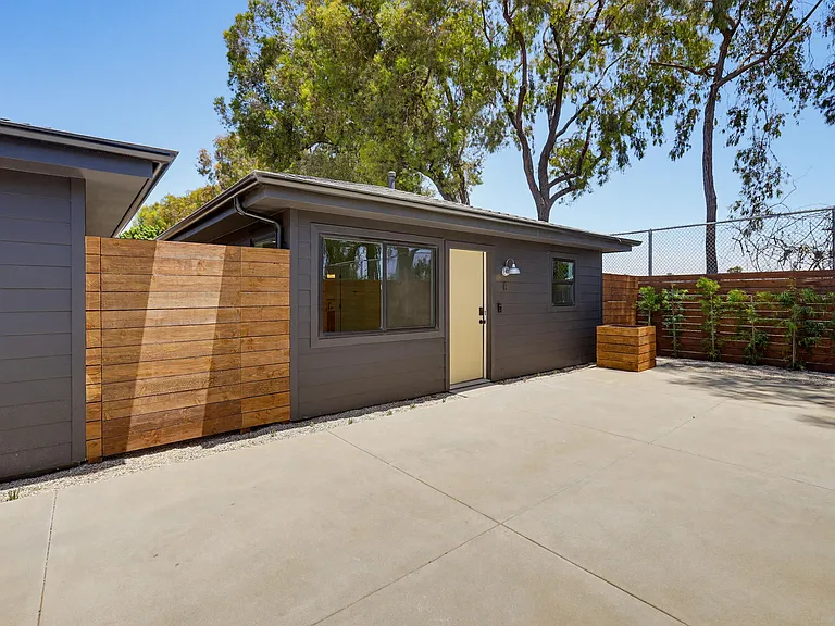 2036 Pomona Ave #C — Photo 3