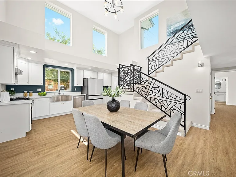 1372 Carmona Ave — Photo 17