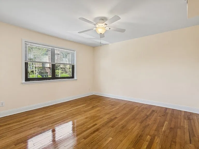 Georgian Arms Apartments — Photo 9