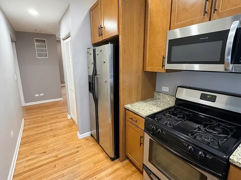 1643 W Farwell Ave #1S — Photo 6