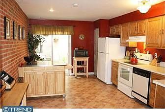 3rd image of 841 S American St #A