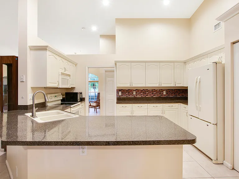 1198 SE Petunia Ave — Photo 31