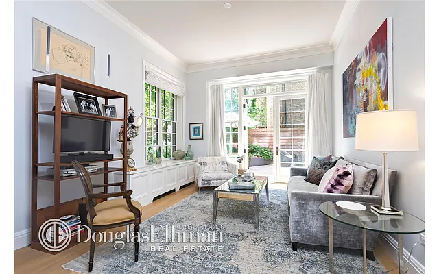 Sold by Douglas Elliman | media 10