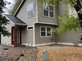 992 Raccoon Ln, Santa Rosa, CA 95401