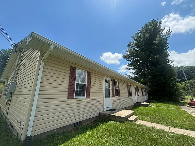 109 Ed Davis Rd — Photo 2