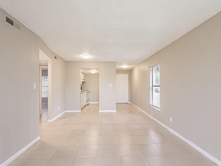Del Rio Apartment Homes — Photo 11