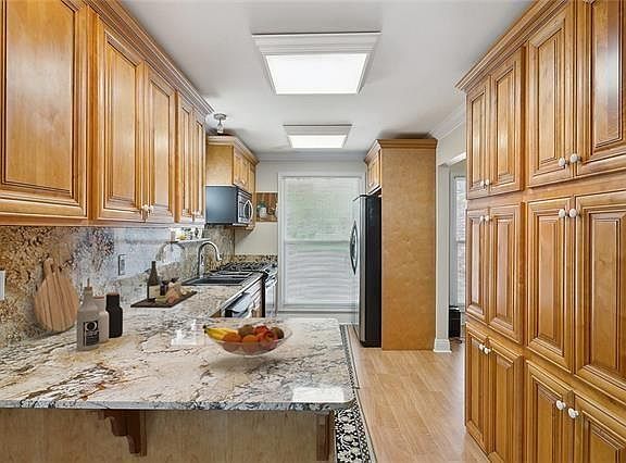 3rd image of 3924 Peoples St