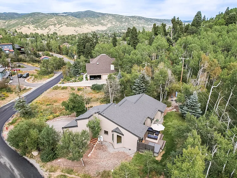 4445 Hidden Cove Rd — Photo 8