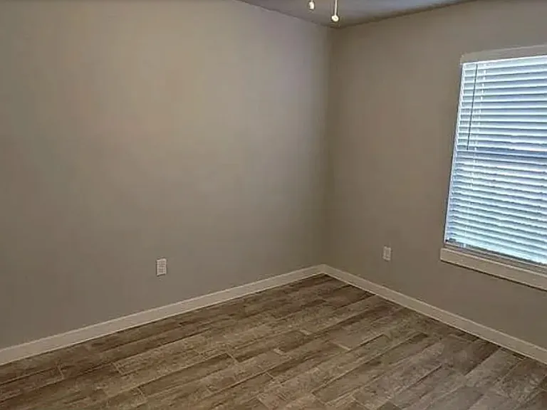 9404 Menchaca Rd — Photo 12