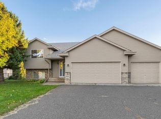 38465 Coventry Dr, North Branch, MN 55056