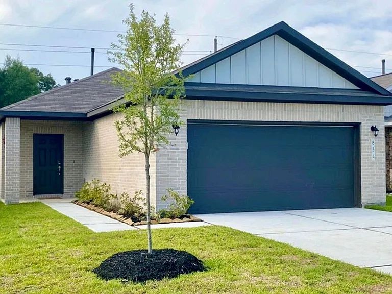 834 Redinger Ridge Dr — Photo 1