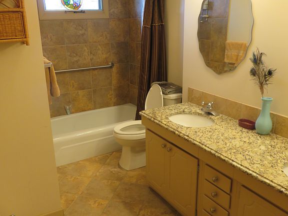 Guest, Hallway full bath