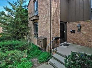 911 Greenhills Dr, Ann Arbor, MI