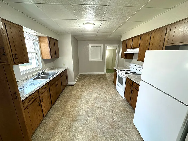 1426 N Main St — Photo 6