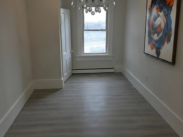 1 Wayne Ave #4 — Photo 2
