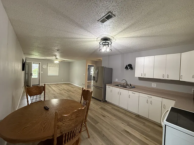 120 S Rose St — Photo 3