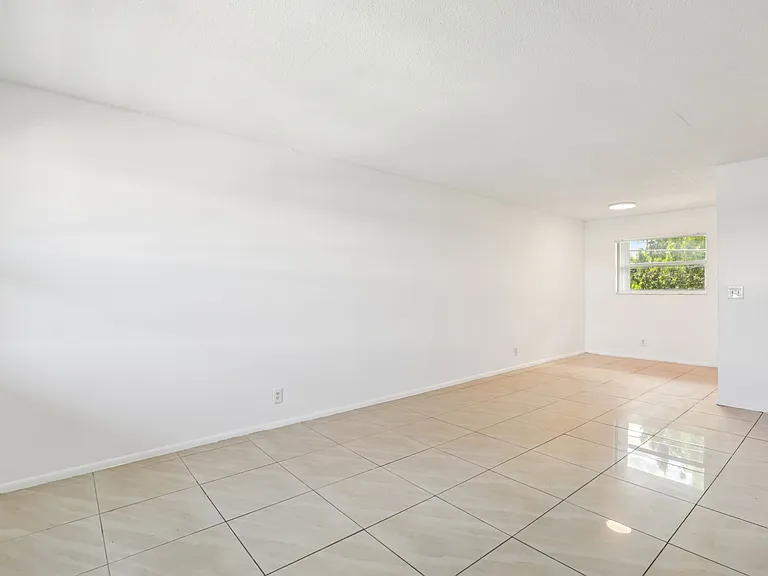 Parkcrest Apartments — Photo 14