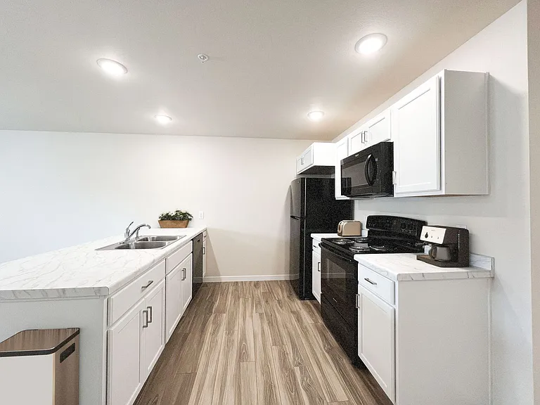 2015 Webster St — Photo 10