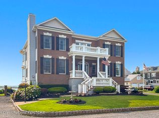 1 Mara Vista Dr, Monmouth Beach, NJ 07750