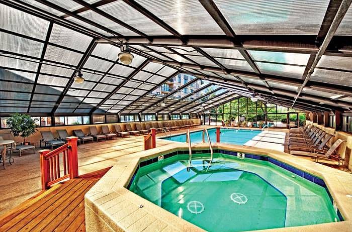 INDOOR POOL/JACUZZI