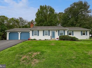 2435 Honeysuckle Ln, Lancaster, PA 17603