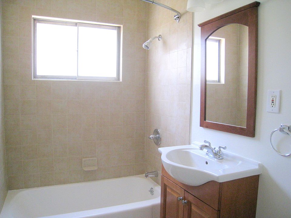 1st image of 2310 S Bentley Ave APT 4