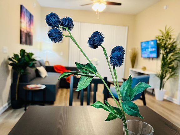 5th image of 2059 SE Hillmoor Dr #205