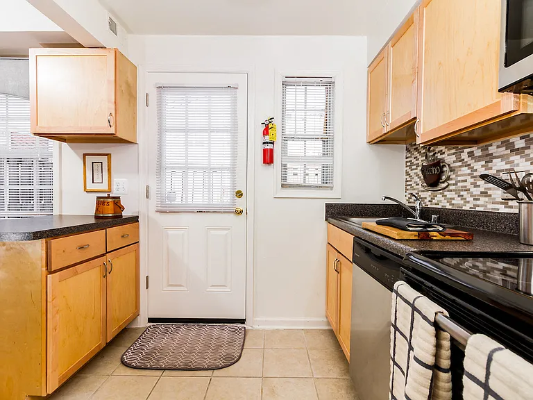 Kingsley Commons Townhouses Kitchen 2