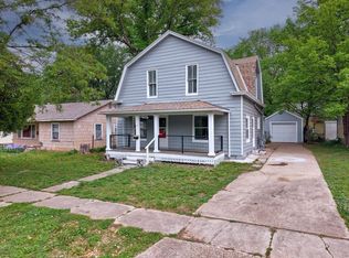 1516 E 11th Ave, Winfield, KS 67156