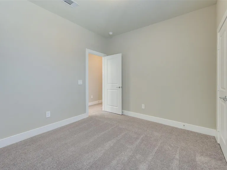 1709 Summerlyn — Photo 29