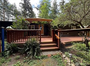 564 Sunset Ave, Eastsound, WA 98245