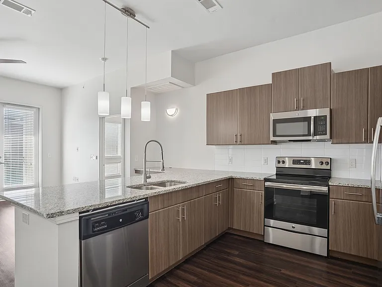 801 Lasco — Photo 35
