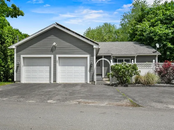 281 Pleasant St, Lunenburg, MA 01462