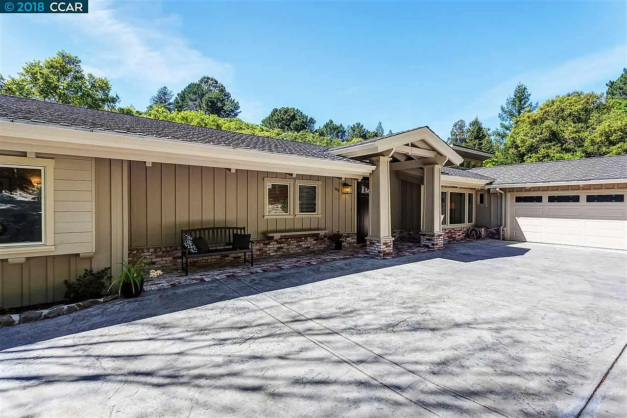 188 Hall Dr photo 1