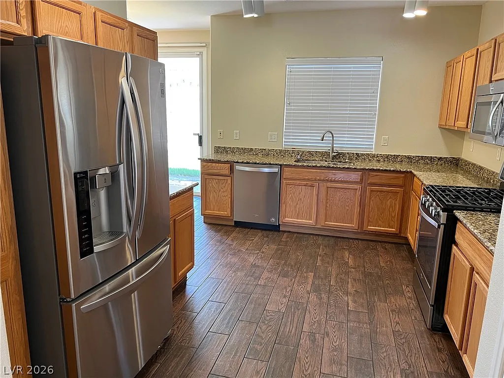 3 bed, 2.0 bath, 1628 sqft, $2,275 — Photo 4