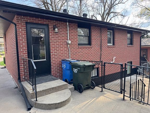 3rd image of 6810 Holdrege St