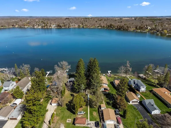 W874 Shorewood DRIVE, East Troy, WI 53120