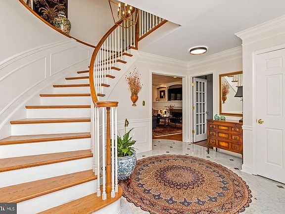 2nd image of 215 Rolling Knoll Dr