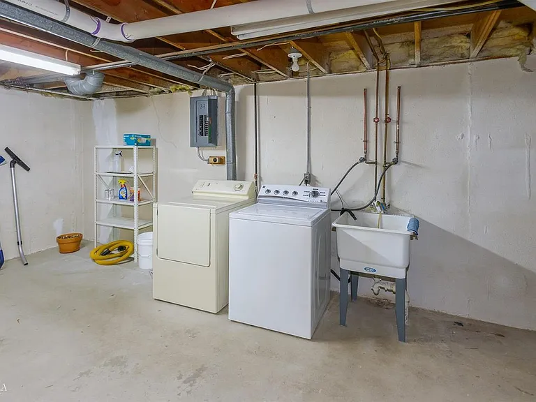 32 Meadow Wood Dr — Photo 18