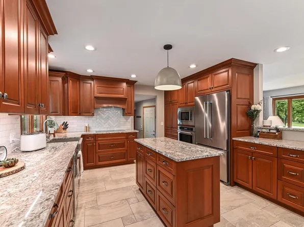 4474 Plantation WAY, West Bend, WI 53090