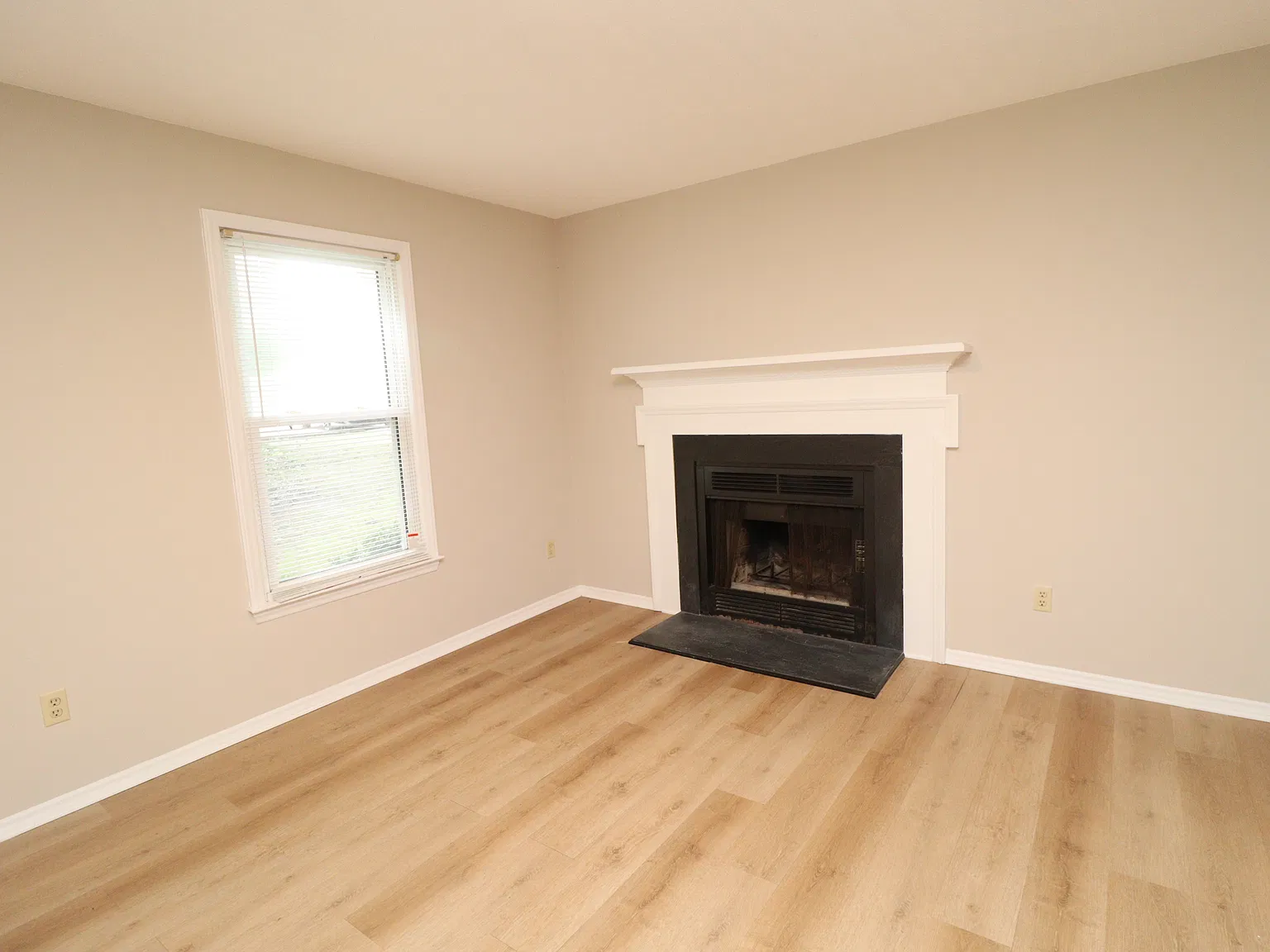 Immaculate End Unit Ground Floor Condo Available Immediately — Photo 4