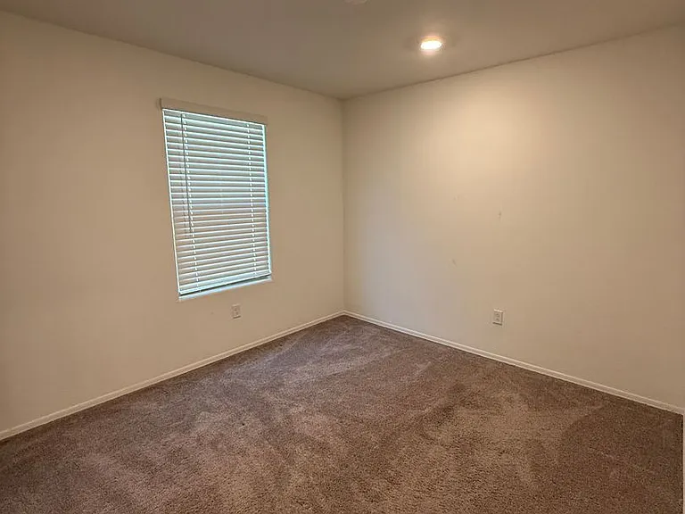 1127 E Descent St — Photo 14