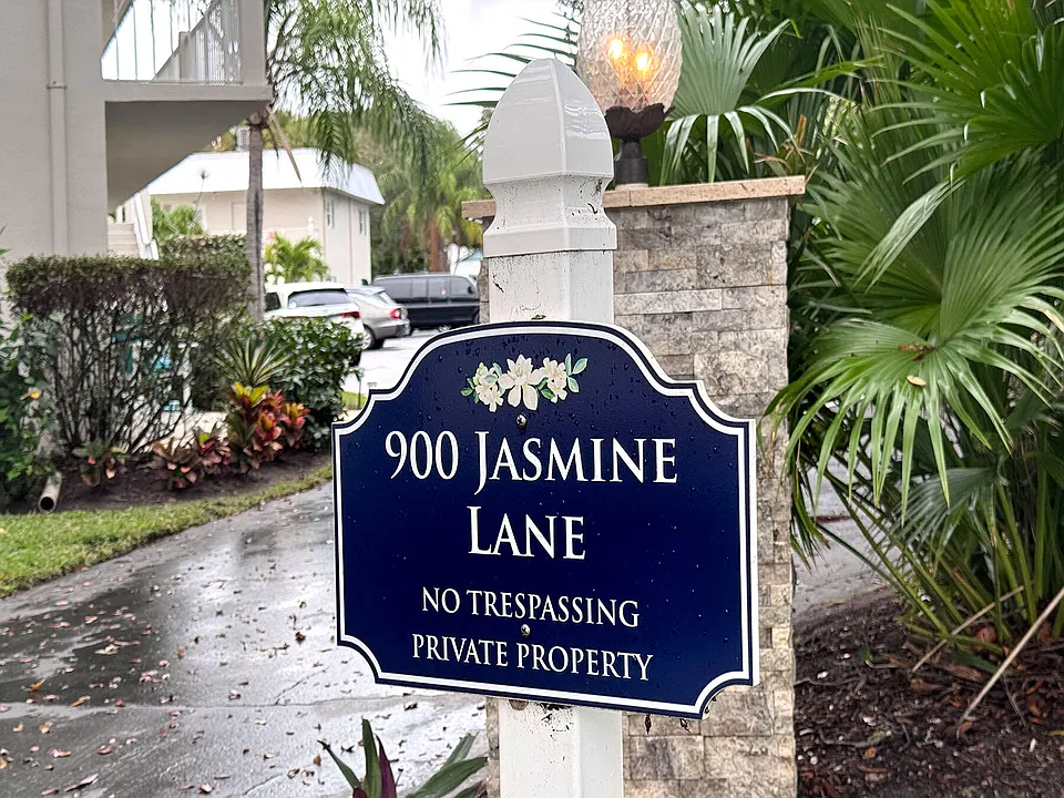 900 Jasmine Ln #9A