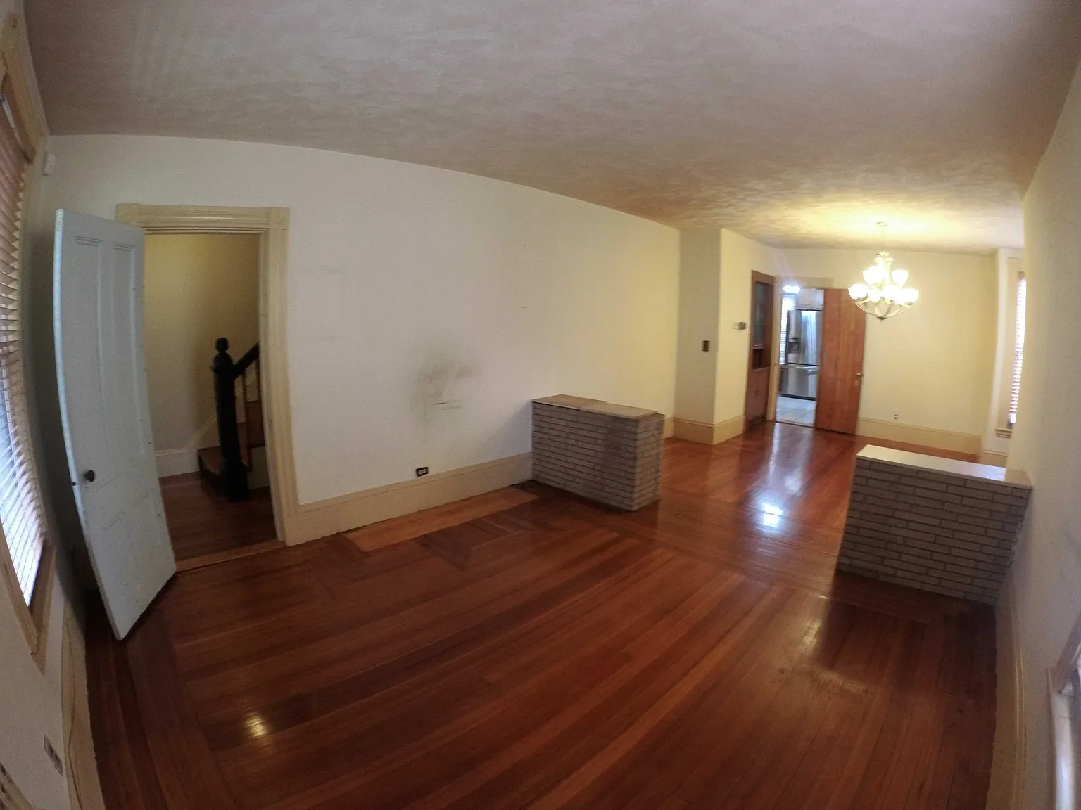 4 bed, $6,000 — Photo 2