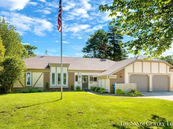 18172 Mohawk Dr, Spring Lake, MI 49456