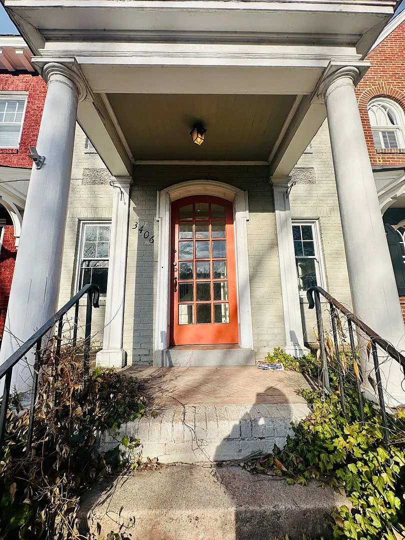 Charming 3bdrm/1.5bth Home Conveniently Located in Richmond's Carytown Area w/Private Balcony!! — Photo 4