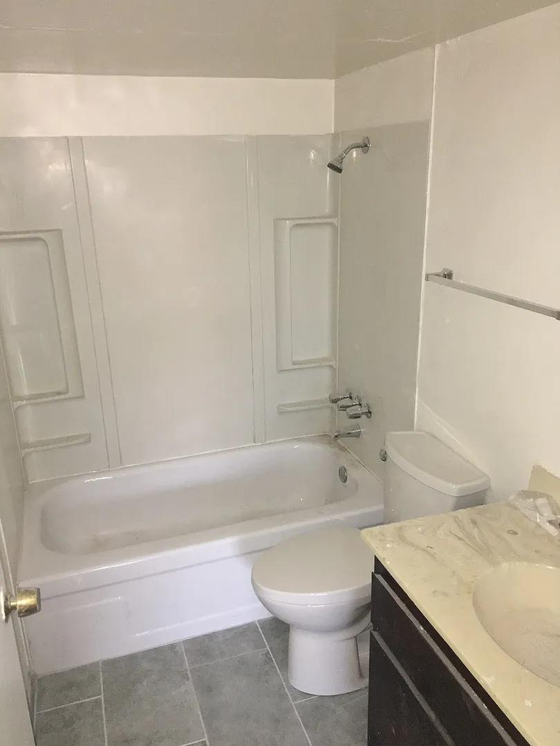 Available 1 Bedroom Condo In Central Las Vegas — Photo 4