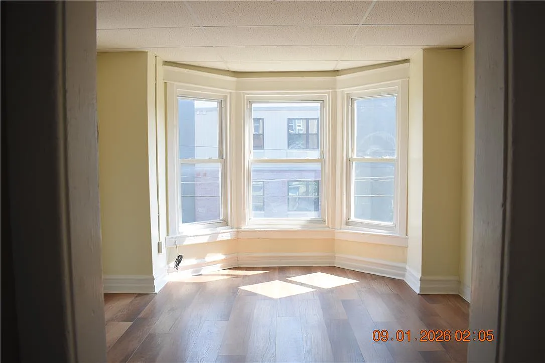 1 bed, 1.0 bath, 808 sqft, $1,200 — Photo 2