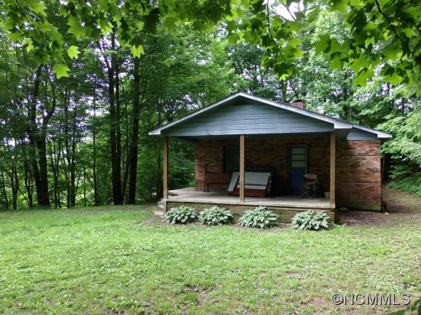 115 Lawson Dr, Spruce Pine, NC 28777